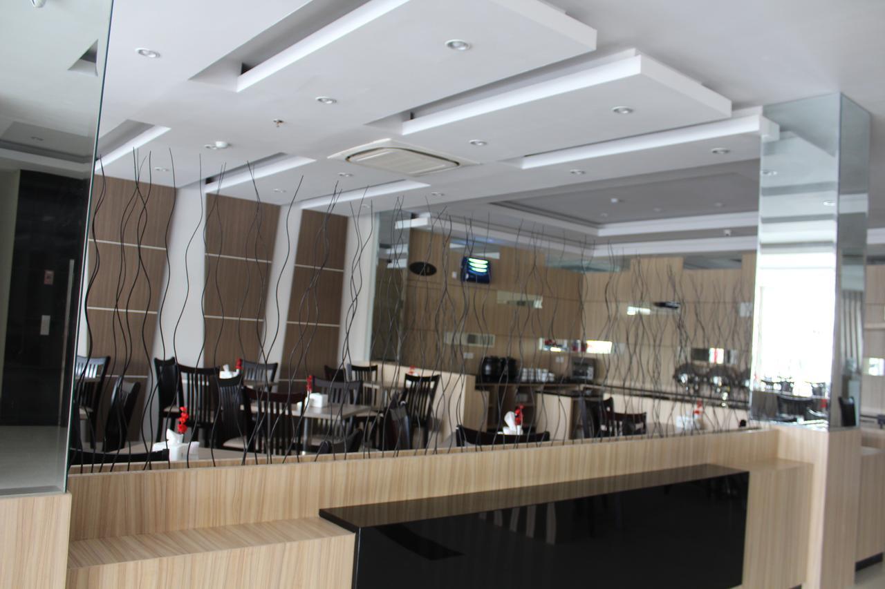 Amadeo Hotel Duri エクステリア 写真